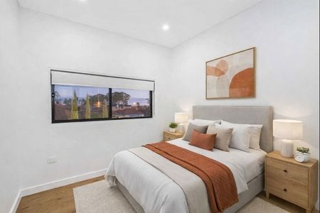 Near New, Stylish And Ambient, Magnificently Appointed, Four Bedroom, Three Bathroom Family Home, Only Moments To All Amenities - Photo 5