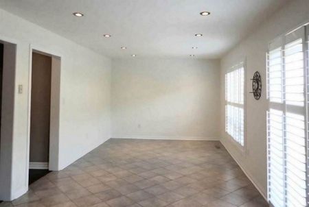 For Lease - 19 Wetmeadow Drive, Brampton, Ontario - Photo 4