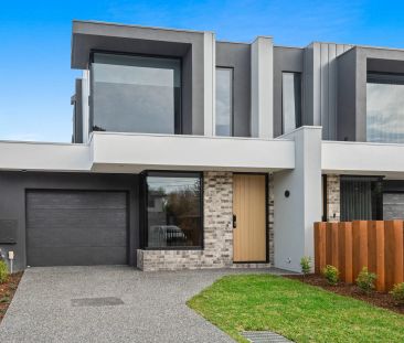 CONTEMPORARY SOPHISTICATION - Photo 5