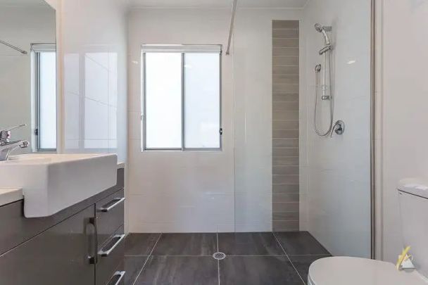 “Modern 3-Bedroom Townhouse in Prime Redbank Plains Location” - Photo 1