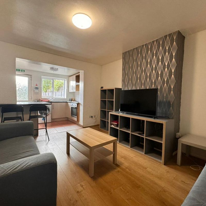 3 Garendon Road - Great Location and additional parking at the rear Loughborough - Photo 1