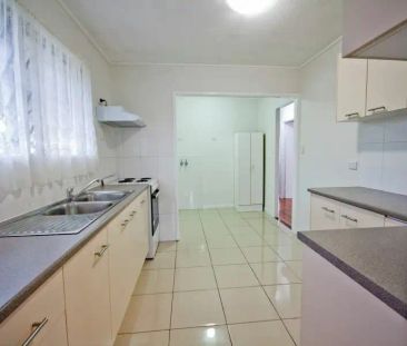 “Comfortable Family Home in Quiet Inala Location” - Photo 6