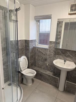 2 Bed Flat, Kingfisher Way, NW10 - Photo 1