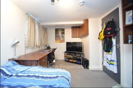 6 Bedroom Houses in Burley - Photo 4