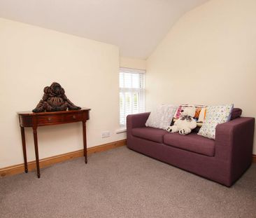 2 bedroom terraced house to rent - Photo 3