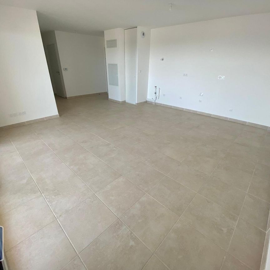 Location Appartement 3 pièces 65m² HYERES 83400 - Photo 1