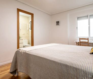 3-bedroom apartment for rent in La Petxina, Valencia, perfect for p... - Foto 6