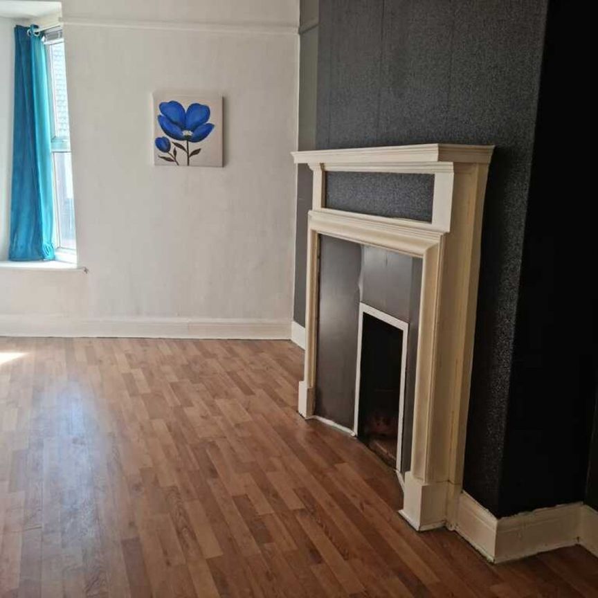 4 Bed Student Flat in Charminster - Photo 1