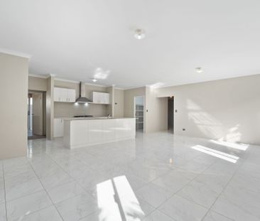 Large 4 x 2 Family Home in Baldivis - Photo 5