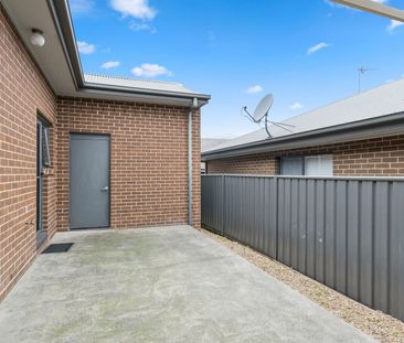 Modern Family Corner Block Living in Brooks Reach Estate - Photo 2