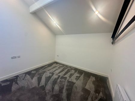 2 Bed Penthouse, Abbey Road, LS5 - Photo 2