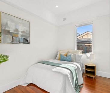 CLASSIC BRICK HOUSE IN PRIME CHATSWOOD LOCATION - Photo 4