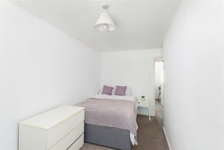 3 bedroom flat to rent - Photo 3