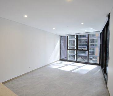 Stylish Apartment in a Prime St Leonards Location - Photo 2
