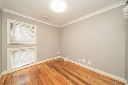 Contemporary Family Home in the Heart of Berwick - Available now - Photo 2