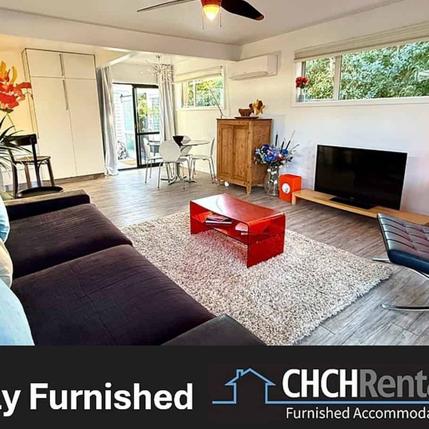 FUNKY FULLY FURNISHED BUNGALOW IN PRIME LOCATION! - Photo 1