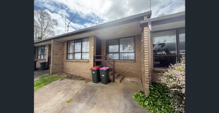 Cozy One Bedroom Unit in great location - Photo 2