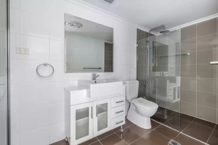 Cosy one-bedder with resort-style facilities - Photo 4