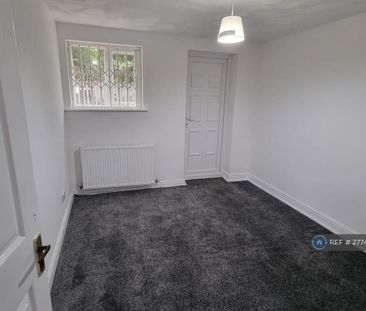 3 bedroom flat to rent - Photo 5