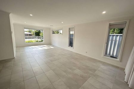 IN THE HEART OF MEDOWIE!! - Photo 3