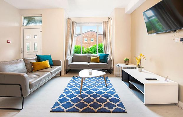 8 bedroom house to rent - Photo 1