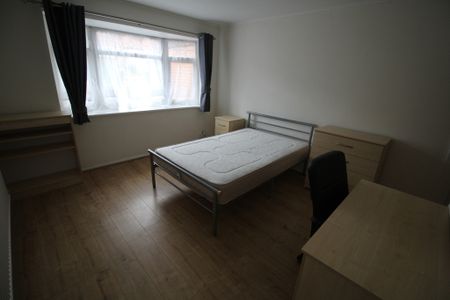 4 Bed Student Accommodation - Photo 2