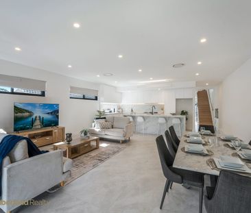 BRAND NEW LUXURY FIVE-BEDROOM DUPLEX WITH CITY VIEWS - Photo 1