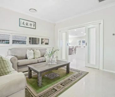 “Spacious Family Single Level” - Photo 3