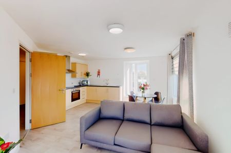 2 Bed Flat - Photo 2