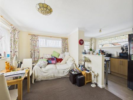 1 bedroom flat to rent - Photo 2