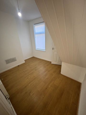 2 Bed Terraced House, Tudor Street, L6 - Photo 2