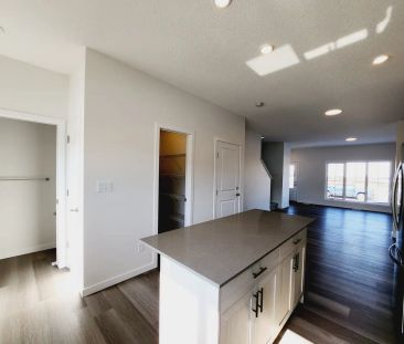 5243 Edgemont Blvd NW - MAIN — MAIN FLOOR - Photo 5