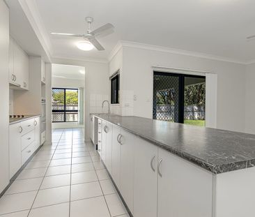 Family Home in Kirwan! - Photo 2
