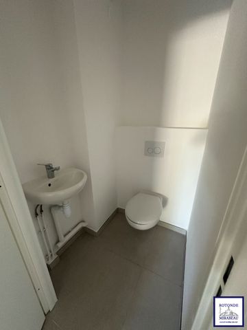 Location Appartement 3 pièces 66m² - Photo 3