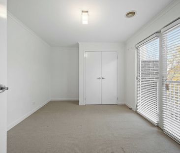 LOW MAINTENANCE 4 BEDROOM TOWNHOUSE - Photo 6
