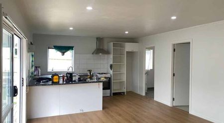 4 Bedrooms all new reno home - Photo 3