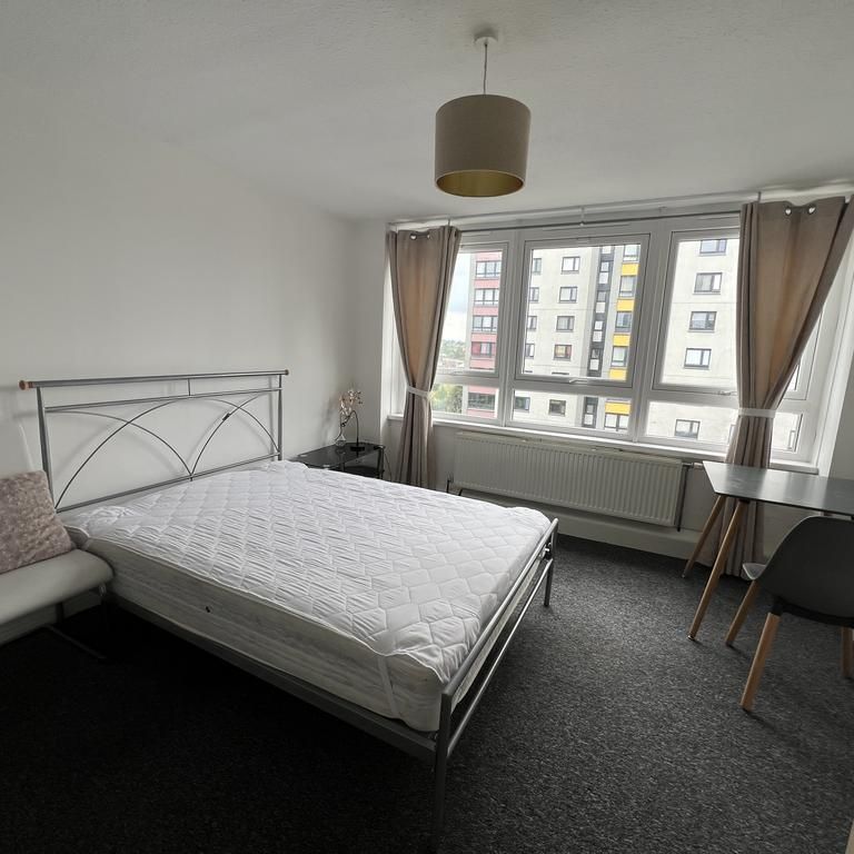 1 bedroom in a flat share to rent - Photo 1