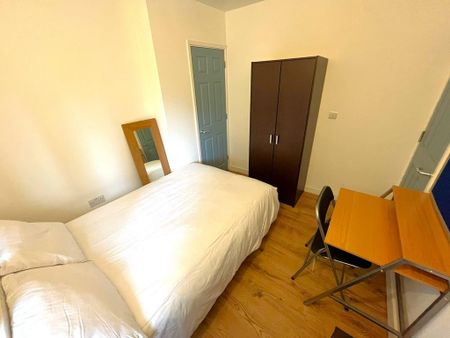 3 bedroom end of terrace house to rent - Photo 4