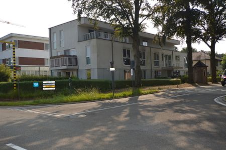 Gelijkvloers 1 slpk. app., met een bew. opp. van 79m². - Photo 2