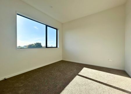 5 Bedrooms on Massey Rd - Photo 2