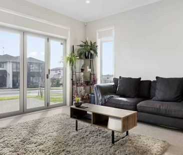 Modern 5-Bedroom, 3-Bathroom Home in Silverdale - Photo 2