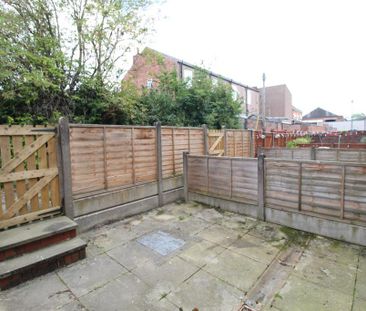 2 bedroom end of terrace house to rent - Photo 6