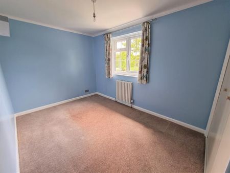 Claydon Road, Woking, Surrey, GU21 - Photo 3