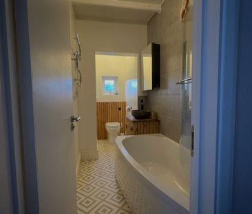 2 Bed Flat, Bonchurch Road, BN2 - Photo 1