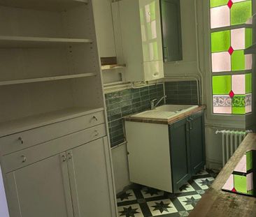En plein coeur de VERSAILLES, découvrez ce bel appartement de carac... - Photo 2