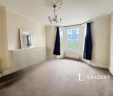 2 bedroom maisonette to rent - Photo 2
