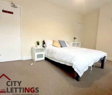 4 Bedroom Mid Terraced House - Photo 5