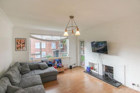 3 bedroom flat to rent - Photo 3