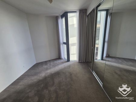 Stylish & Spacious 2-Bedroom Apartment â Just Steps from the Brisbane River!! - Photo 4