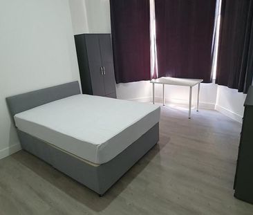 6 bedroom terraced house to rent - Photo 5